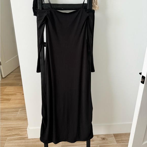NWT Abercrombie Black, Long Sleeve, Off Shoulder, Bodycon Maxi Dress. Sz ST. - Picture 2 of 3